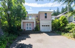 2561 Sinclair Rd, Saanich, British Columbia V8N 1B7
