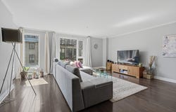 329 Rue Notre-Dame E. 122, Montréal (Ville-Marie), Quebec H2Y 3Z9