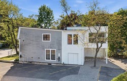 34 Av. Argyle, Saint-Lambert, Quebec J4P 2H4
