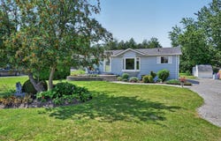 39 Riverside Dr, Kawartha Lakes, Ontario