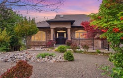 448 Viewcrest Road, Kelowna, British Columbia V1W 4K1