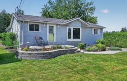 39 Riverside Dr, Kawartha Lakes, Ontario
