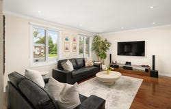 142 Rue Roger-Pilon, Dollard-des-Ormeaux, Quebec H9B 2B6