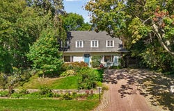 16 Cours East Gables, Beaconsfield, Quebec H9W 6C4
