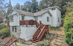 3938 Wilkinson Rd, Saanich, British Columbia V8Z 5A2