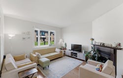 75 Av. Elm 2, Beaconsfield, Quebec H9W 6C6