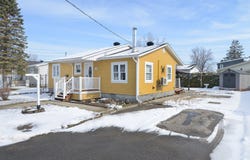 17 Av. René, Rivière-Beaudette, Quebec J0P1R0