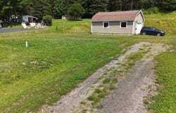 225 Rue Beaulieu, Causapscal, Quebec G0J1J0