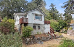 3938 Wilkinson Rd, Saanich, British Columbia V8Z 5A2