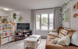 8 Rue St-Jean-Bosco, Hull, Quebec J8Y3G2