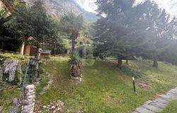 Su richiesta, Mendrisio, Ticino 6850