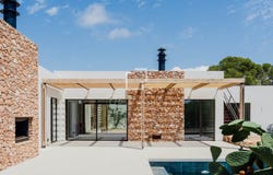Es Calo, Balearic Islands 07872