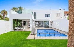 Arona, Canary Islands 38640