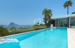 Cala Carbo, Balearic Islands 07830