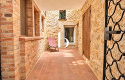 Vénéjan, Languedoc-Roussillon 30200