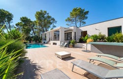 Nîmes, Languedoc-Roussillon 30000