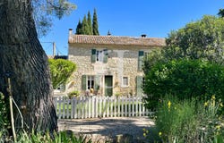 Saint-Etienne-du-Grès, Provence-Alpes-Côte d'Azur 13103