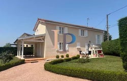 Charlieu, Loire 42190
