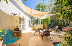 Saint-Étienne-du-Grès, Provence-Alpes-Côte d'Azur 13103