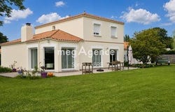 Bouaye, Pays de la Loire 44830