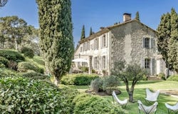 Saint-Etienne-du-Grès, Provence-Alpes-Côte d'Azur 13103