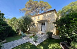Nîmes, Languedoc-Roussillon 30000