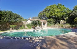 Nîmes, Languedoc-Roussillon 30000