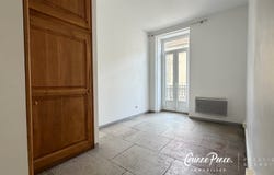 Nîmes, Languedoc-Roussillon 30000