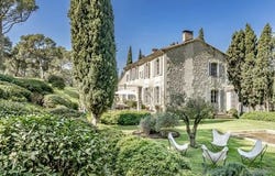 Saint Etienne du Gres, Provence-Alpes-Côte d'Azur 13103
