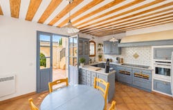 Aramon, Languedoc-Roussillon 30390