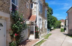 Thury, Bourgogne 89520