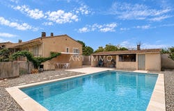 Robion, Provence-Alpes-Côte d'Azur 84440