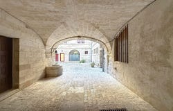 Uzès, Languedoc-Roussillon 30700