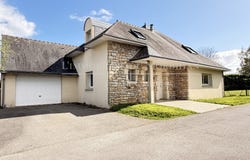 Ploeren, Brittany 56880