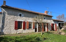 Civray, Poitou-Charentes 86400