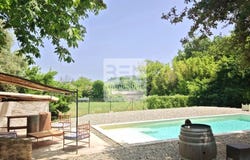 Suze-la-Rousse, Rhône-Alpes 26790