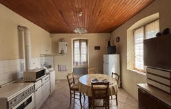 22 Route de Sinzelles, Polignac, Haute-Loire 43000