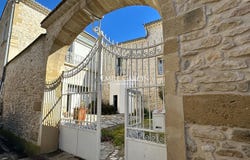 Nîmes, Languedoc-Roussillon 30000