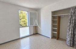 Nîmes, Languedoc-Roussillon 30000