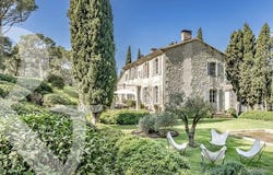 Saint-Étienne-du-Grès, Provence-Alpes-Côte d'Azur 13103