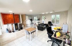 Azay-Le-Brûlé, Poitou-Charentes 79400