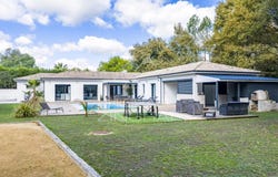 Salles, Nouvelle-Aquitaine 33770
