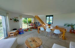Villeneuve-de-Berg, Rhône-Alpes 07170