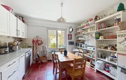 Roquemaure, Languedoc-Roussillon 30150