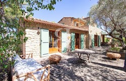Saint-Étienne-du-Grès, Provence-Alpes-Côte d'Azur 13103