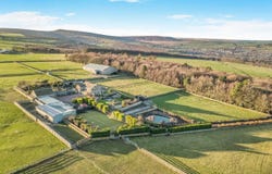 Holmfirth, England HD9 4EB