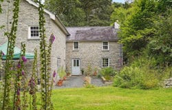 Capel-Bettws Lleucu, Wales