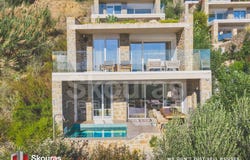 Gialova, Peloponnese 24001
