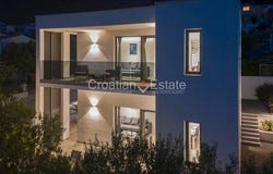 Makarska, Split-Dalmatia County 21300