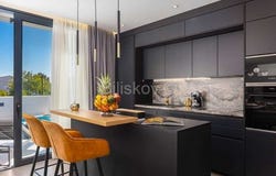 Kastel Luksic, Splitsko-dalmatinska 21214